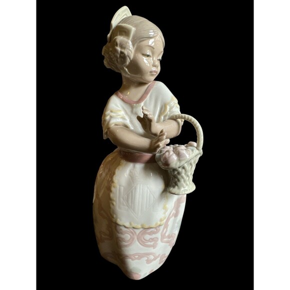 Nao by Lladro Girl with Basket Porcelain Figurine MINT Rare ~ Retired! 10”H - Picture 2 of 10